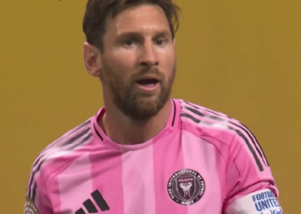 老牌配資平臺論壇 梅西盡力了! 不停球挑傳隊友失誤+過2人射門被撲, 0-4后昂首離場